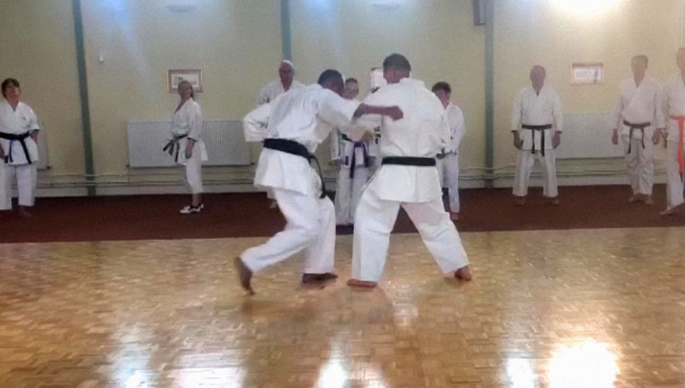 Upward rising block - the age-uke defence